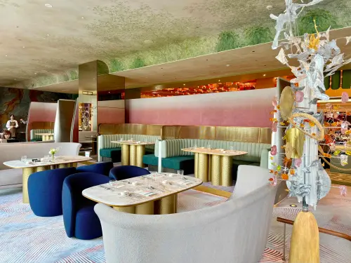 星巴克江振誠「星璨饗宴套餐」開箱!威靈頓和牛、阿法奇朵好驚艷 ▲全台最大星巴克旗艦店「星巴克典藏Dream Plaza台北」,Siren's Lounge尊榮體驗區搶先開箱。(圖/記者蕭涵云攝)