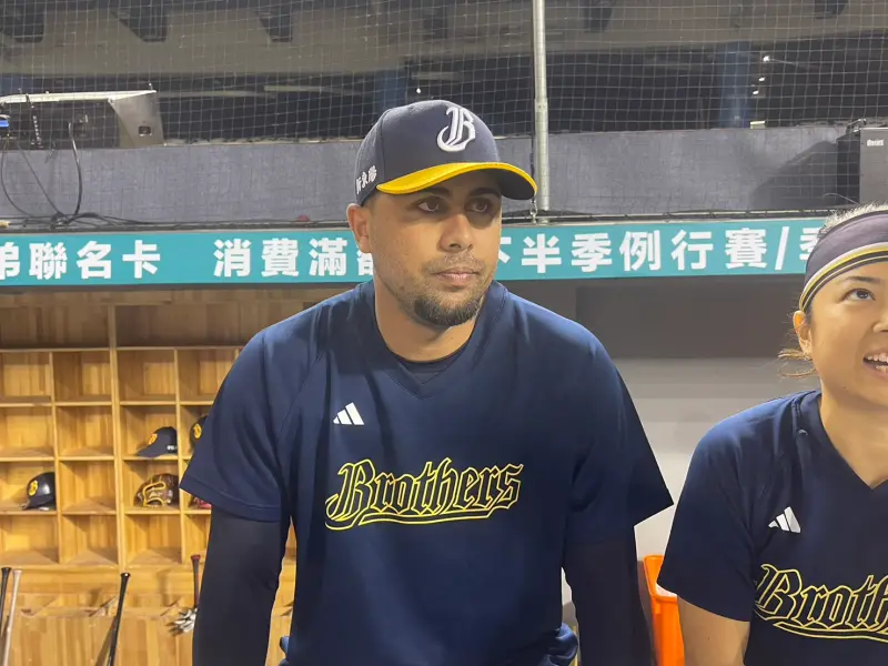 ▲韋禮加透露身體狀況沒問題，星期日預計進行來台首次牛棚練投，再看教練團決定，他也透露自己過去就有聽過中信兄弟是高人氣球隊。（圖／記者林子翔攝）