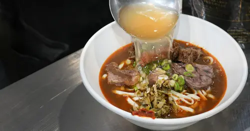 黃仁勳推薦十二月粥品、必比登牛肉麵！台灣美食展熱鬧開跑！
