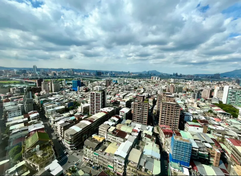 ▲高交易金額與複雜流程，使不動產交易成為詐騙熱區，甚至連高知識分子都可能受害。（圖／信義房屋提供）