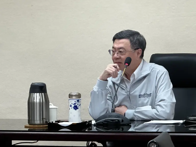 ▲行政院長卓榮泰今（1）日召集相關部會首長與行政院臺美經貿工作小組，針對美方最新對我國公布20%的「暫時性稅率」，討論「因應美國關稅我國出口供應鏈支持方案」執行情形及特別預算的籌編。（圖／行政院提供）
