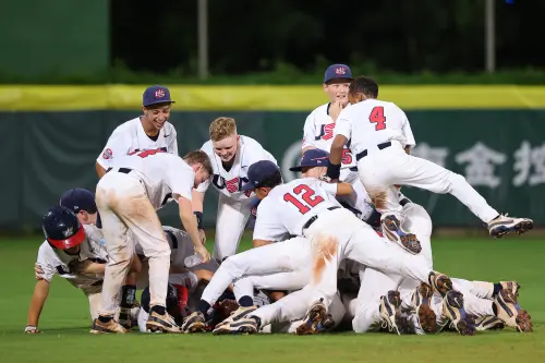 ▲U12美國隊在6局下敲出再見安打,以6:5擊退中華隊,在超級循環賽拿下2連勝。(圖/中華棒協提供) ▲U12美國隊在6局下敲出再見安打,以6:5擊退中華隊,在超級循環賽拿下2連勝。(圖/中華棒協提供)