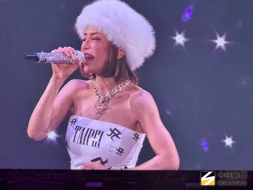 濱崎步睽違17年重返小巨蛋　蔣萬安臉書曝致贈Ayu「禮物」
