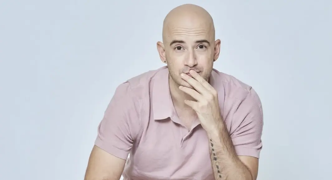 ▲藝人吳鳳今（2）日迎接45歲生日，而他過往的輝煌演藝紀錄也被挖出，竟是史上第1位獲獎金鐘的外國人，不只如此，吳鳳憑藉熱愛台灣的心也多次在國際上為台發聲，暖舉十分圈粉。（圖／IG rifatkarlova）