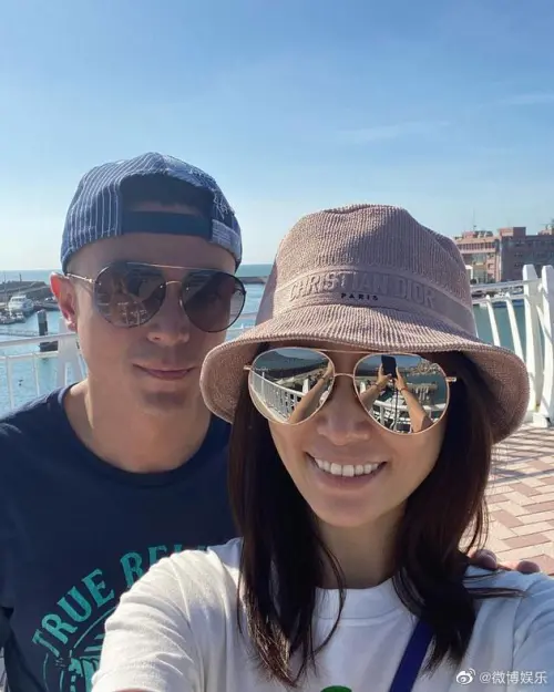 ▲林心如（右）與霍建華（左）婚後鮮少公開放閃及合照。（圖／翻攝自微博）