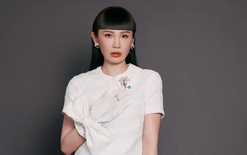 ▲魏如萱（如圖）認愛Ian後，遭爆疑介入男方與前女友若盈的感情，雖然魏如萱否認，但外界仍猜測不斷。而近日，有網友挖出魏如萱昔日登上理科太太節目，大聊感情觀的片段，她還在節目中喊話10年前自己：不要結婚不要生小孩。（圖／魏如萱FB）