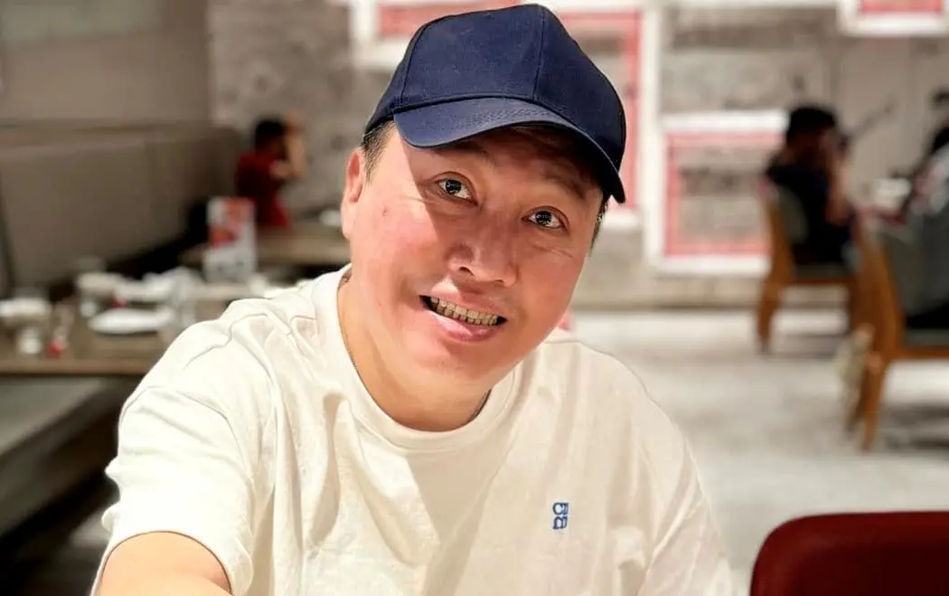 ▲趙正平30日上傳影片，談到台灣的薪水，嘆台灣很悲哀，沒有進步，還直批是政治惡鬥造成這一現象，並喊話：大學畢業1個月應10萬。（圖／趙正平FB）