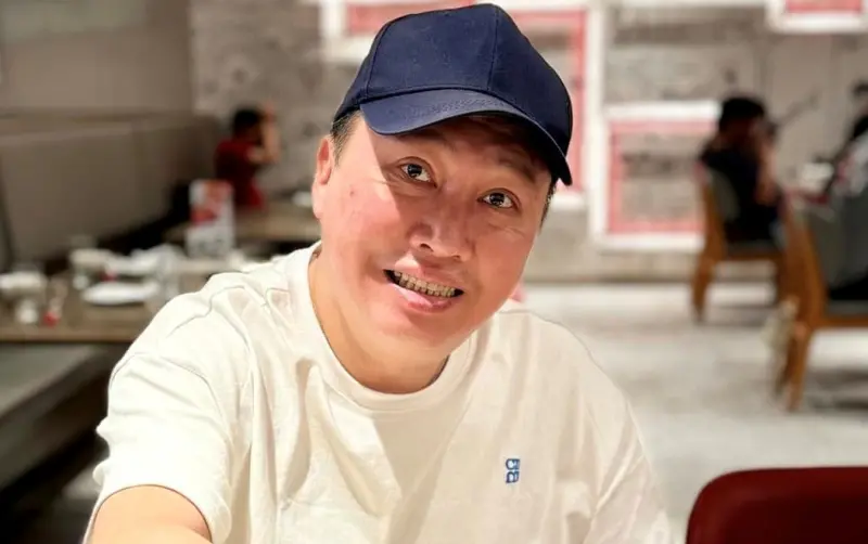 ▲趙正平30日上傳影片，談到台灣的薪水，嘆台灣很悲哀，沒有進步，還直批是政治惡鬥造成這一現象，並喊話：大學畢業1個月應10萬。（圖／趙正平FB）