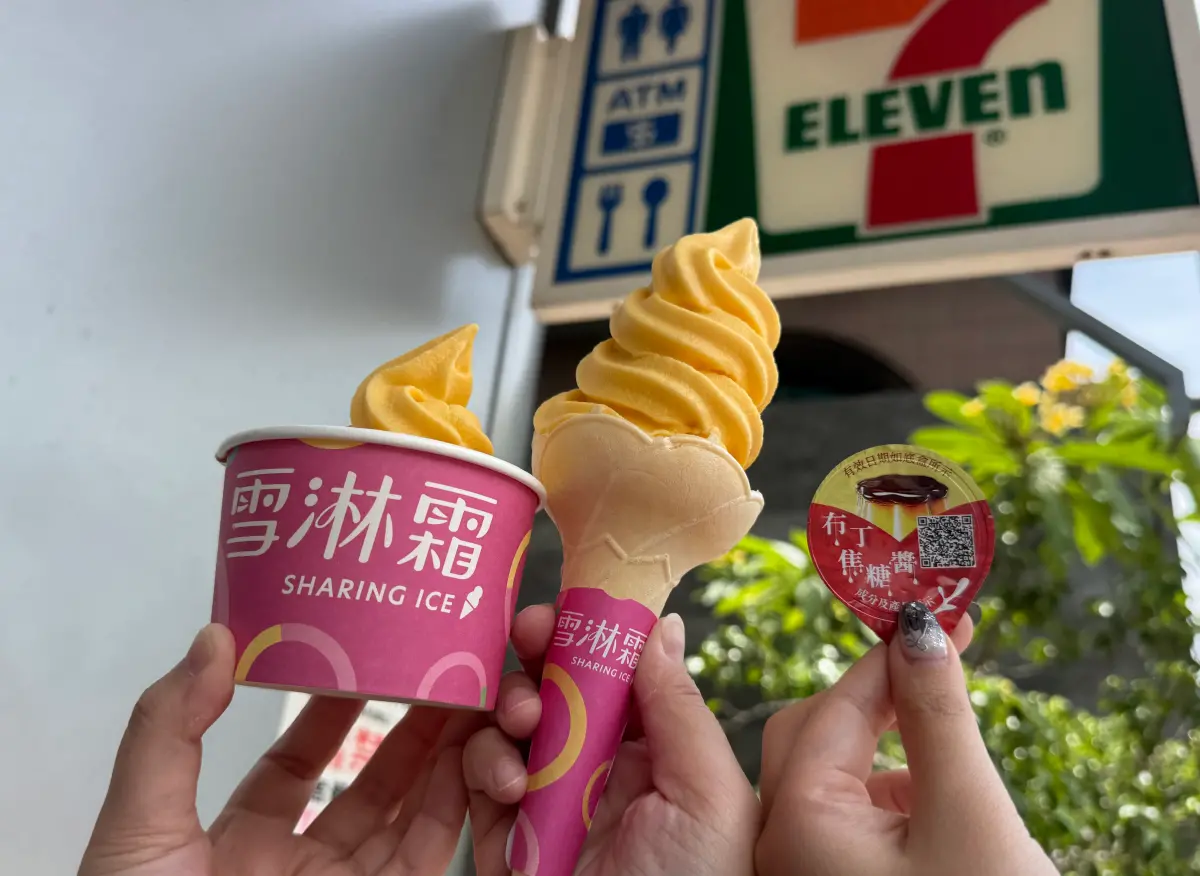 ▲7-11、全家推出消暑冰品優惠，7-11有霜淇淋、思樂冰買一送一優惠，APP行動隨時取霜淇淋買2送2。（圖／記者鍾怡婷攝）