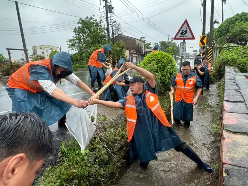 志工隊前進災區救災！民進黨：設專線、成立物資媒合中心
