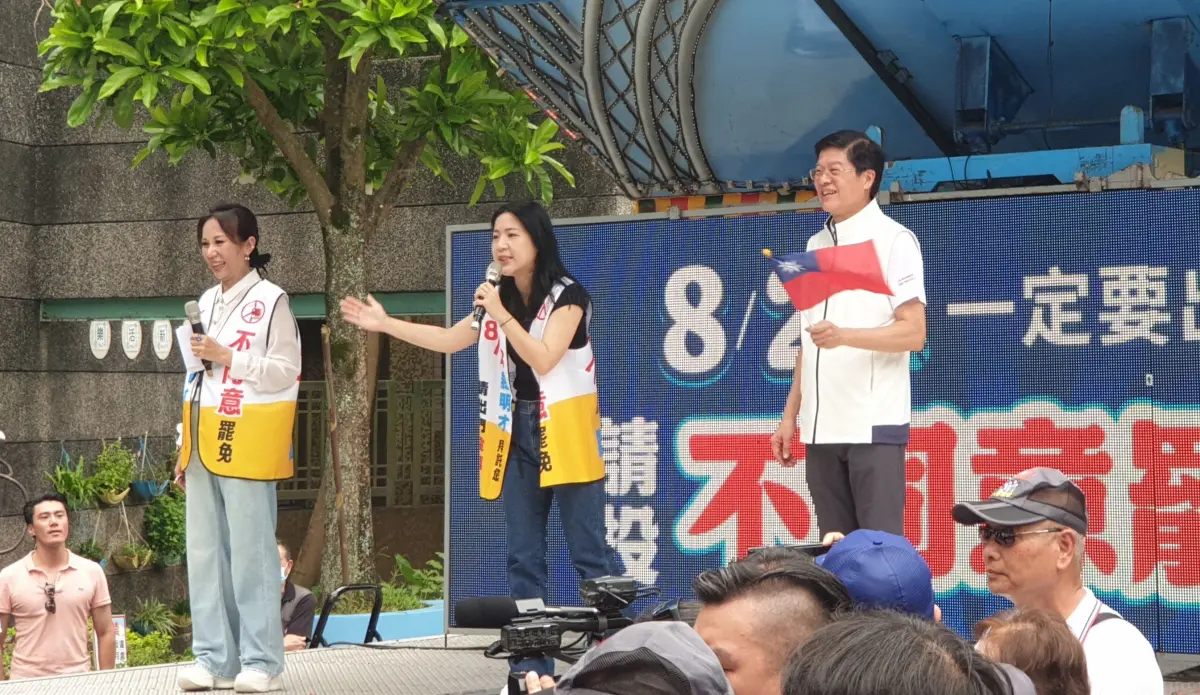 ▲徐巧芯今現身羅明才後援會成立大會，呼籲大家反罷免。（圖／何哲欣攝，2025.08.02）