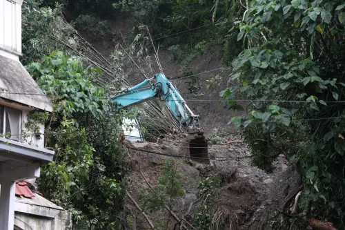 ▲北屯民宅遭滑落土石波及(圖／市政府提供2025.8.2)