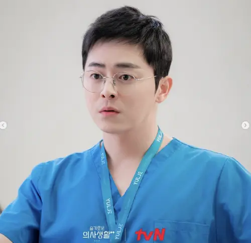 ▲《機智醫生生活》中由曹政奭所飾演的李翊晙獲得許多粉絲喜愛。（圖／@hospitalplaylist_official IG）