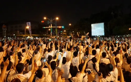 今日歷史／凱道送洪仲丘滿12年！25萬白衫軍上街頭　連外媒也關注
