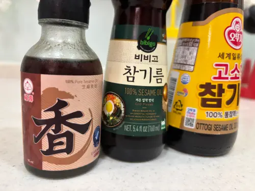 ▲近年韓國香油很受歡迎，但有台灣相關業者指出，要混合大豆油（或沙拉油）的才是香油。（圖／記者徐銘穗攝）