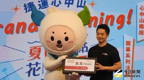 ▲北捷運與悠遊卡公司共同推出「燈箱造型悠遊卡」。（圖／記者呂炯昌攝）