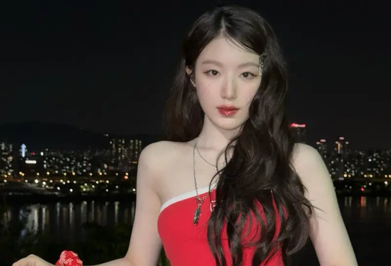 ▲舒華近日因個人行程回台，機場湧入大批粉絲接機，但竟有網友看到舒華後，想酸她長相，直呼是「一般台灣女生」，讓一眾女網友立刻激動道謝：原來我長這樣。（圖／舒華IG）