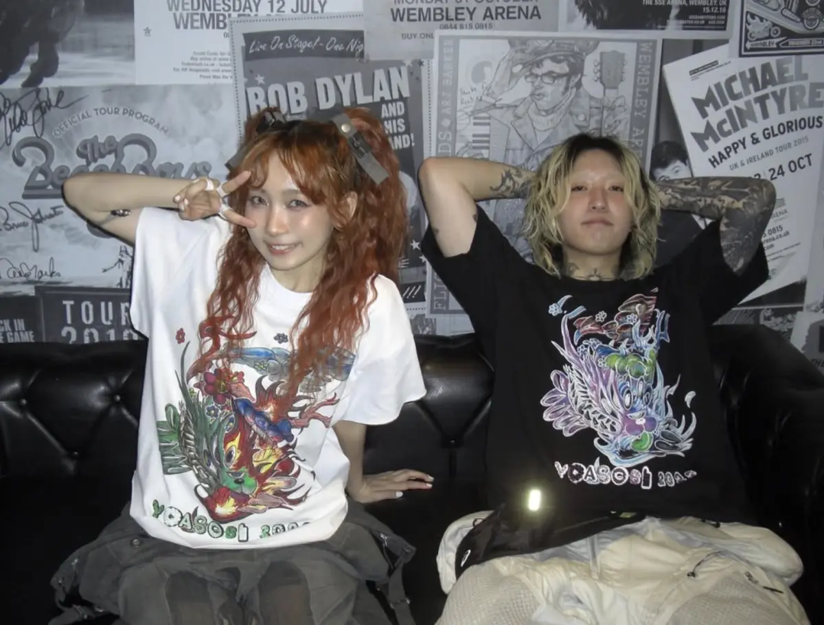 ▲日本天團YOASOBI因為Ayase（右）身上有太多刺青，被傳無法登上《NHK紅白歌合戰》，雖然一切沒有得到證實。不過日本無法接受刺青的社會風氣下，使他常常成為輿論焦點。（圖／＠ayase_0404 IG）