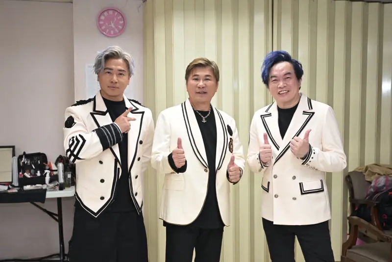 ▲藝人歐漢聲（左）上月被爆出婚變，分床還鬧分居，今（2）日他與胡瓜、康康出席《鑽石舞台之夜》演唱會台中場，傻眼吐露心情「蠻莫名的」，並直嗆：「我們想睡哪張床，就睡哪張床！」（圖／萬星傳播提供）