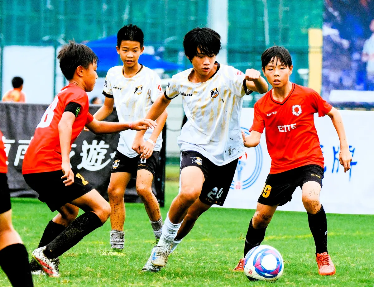 ▲Kaohsiung Attackers FC U13以2比0完封足翼運動管理行銷。(圖/柏文事業有限公司提供)