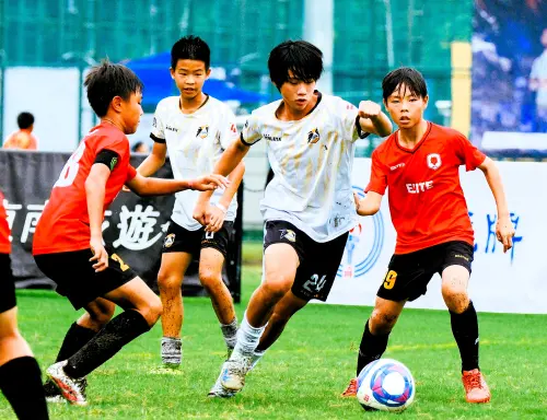 ▲Kaohsiung Attackers FC U13以2比0完封足翼運動管理行銷。(圖/柏文事業有限公司提供)