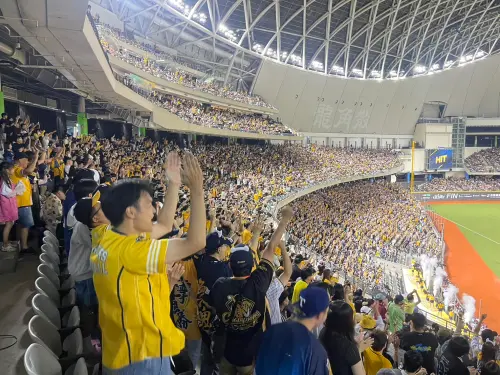 ▲台灣大賽今日登場，中信兄弟於大巨蛋擔任前2戰主場球隊，賽前就宣布2戰門票皆售完，總計8萬人進場創歷史紀錄。（圖／記者林子翔攝）