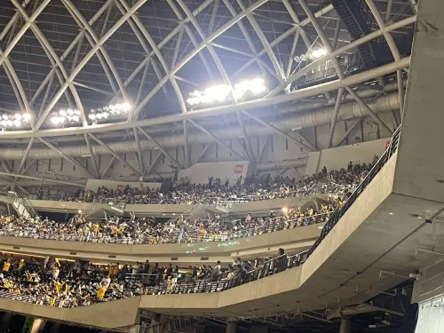 ▲中信兄弟K歌主題日吸引滿場4萬球迷進場，大巨蛋5樓都坐滿。（圖／記者林子翔攝）