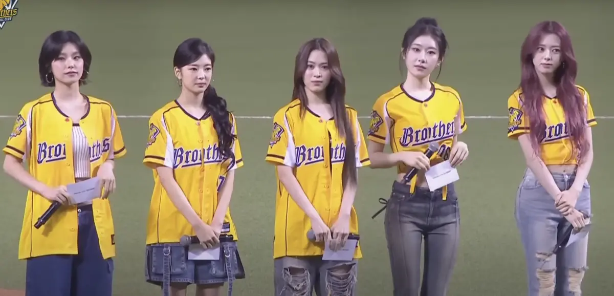 ▲人氣韓國女團ITZY於今（2）日首度踏上臺北大巨蛋，擔任中信兄弟開球嘉賓，5人合體帥氣開球，齊喊台語「打給賀」，全場氣氛沸騰。（圖／翻攝自中信兄弟YT頻道 @BrotherElephantTV05）