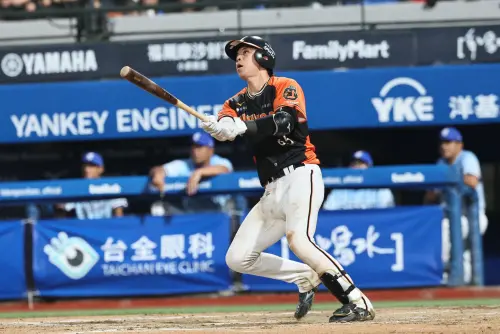 統一獅陳重羽敲出2分砲,替獅隊打下超前分。(圖/統一獅提供) ▲統一獅陳重羽敲出2分砲,替獅隊打下超前分。(圖/統一獅提供)