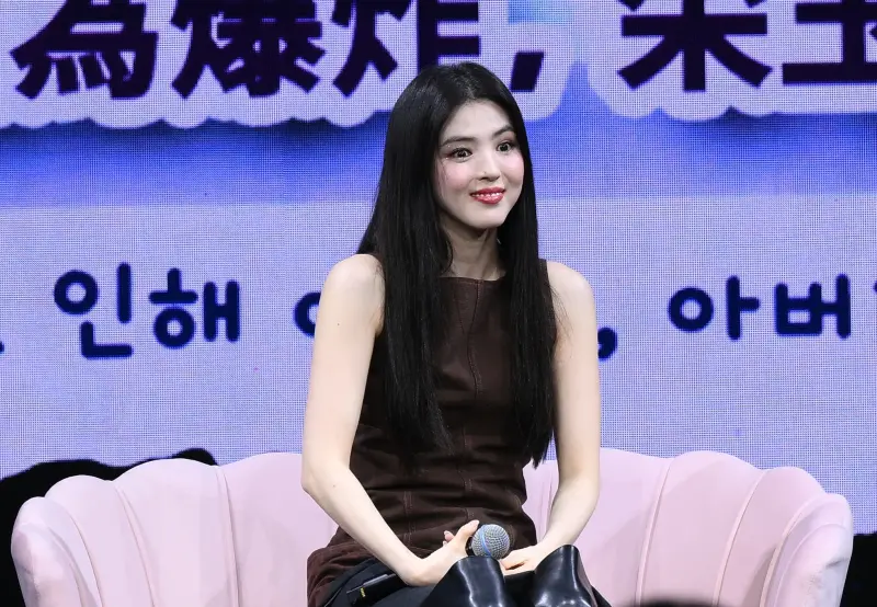 ▲韓國女星韓韶禧（如圖）因飾演韓劇《夫妻的世界》呂多景一角獲封最美小三。女神今（2）日首度來台舉辦見面會，面對1300名粉絲熱情支持，她也獻上影片感謝粉絲一路相伴，並驚喜熱舞韓國女團aespa歌曲〈Whiplash〉，女神也害羞坦承中途跳錯了。（圖／林柏年攝影）