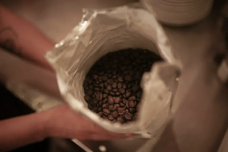 ▲美國對巴西咖啡豆等部分產品課徵50%的關稅,恐會導致全球咖啡貿易洗牌。(圖/美聯社/達志影像)
