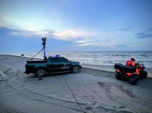 竹圍海水浴場4高中生戲水遭浪捲走　移工跳海救2人、海巡搜救中
