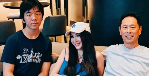 59歲溫碧霞慶生穿超辣！16歲養子突獻吻　富商尪秒臉垮揪住他領子
