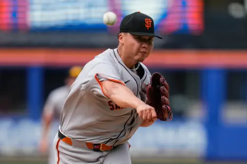 ▲鄧愷威3日凌晨迎來大聯盟生涯首度先發，主投3.1局飆出4K，展現出球威，2026年經典賽中華隊情蒐統籌教練陳瑞昌就跟《NOWnews》透露，鄧愷威今年心態大幅改善關鍵，來自於一位貴人相助。（圖／美聯社／達志影像）