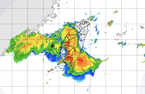▲西南氣流影響，今天中南部上空依舊有許多對流發展，並帶來劇烈雨勢。（圖／翻攝自中央氣象署cwa.gov.tw）
