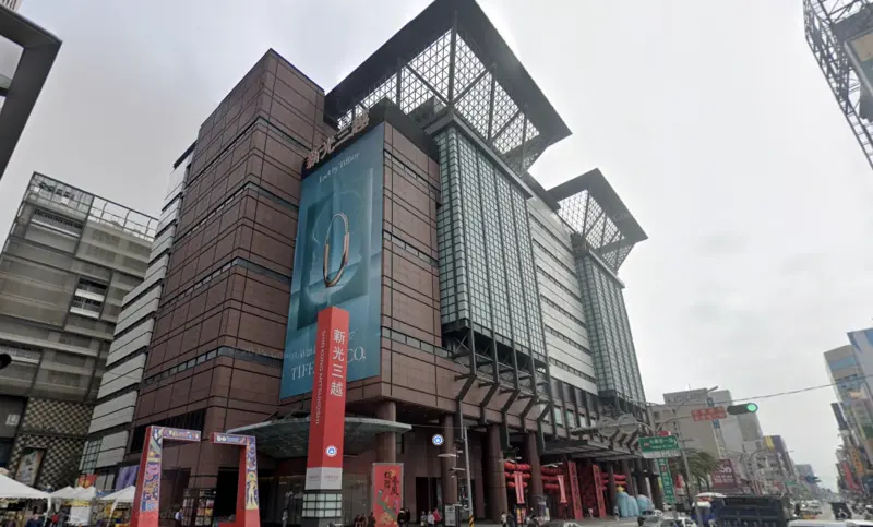 ▲台灣中南部受西南氣流影響，氣象署發布台南市、高雄市、屏東縣超大豪雨特報。白鹿颱風生成，今停班停課百貨公司、電影院有開嗎？新光三越、高雄漢神巨蛋、夢時代皆正常營業；威秀影城退換票一覽。（圖／翻攝自Google Maps）