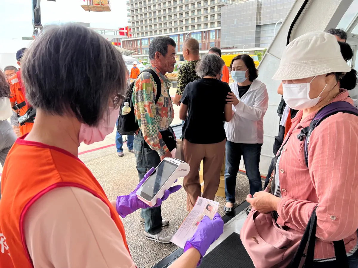 ▲楊柳來襲，航港局公布今明兩日離島航班。（圖╱航港局提供）