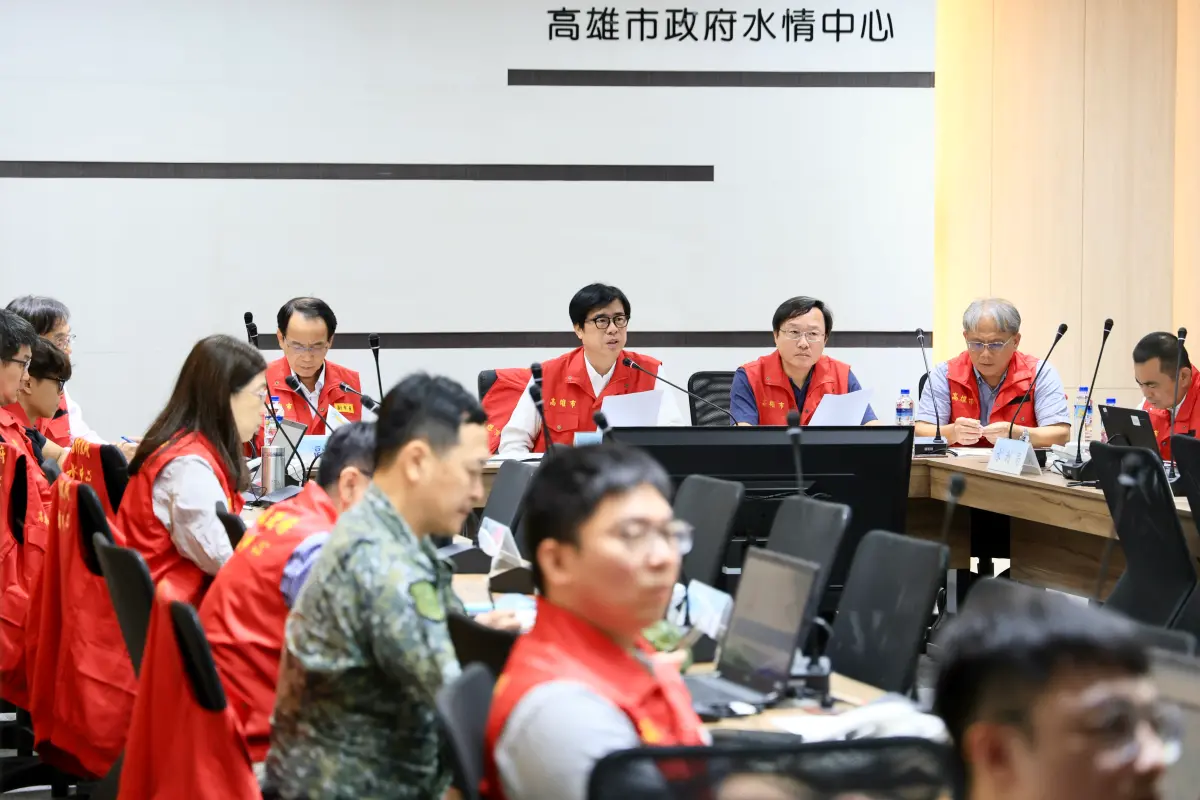 ▲高雄市長陳其邁視訊中央災害應變中心，向卓揆即時報告高雄災情應變與請求中央協助事項。（圖 /高雄市府提供）