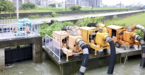 台南市安定區昨日因豪大雨積淹水嚴重,今晨已逐漸消退。(圖 /台南市府提供) ▲台南市安定區昨日因豪大雨積淹水嚴重,今晨已逐漸消退。(圖 /台南市府提供)