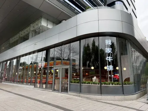 ▲「我家牛排板橋遠科店」在今年4月1日正式開幕，其占地200多坪，座位數310個，用餐起來更加舒適。（圖／我家牛排官網）