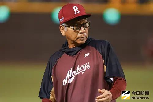 ▲樂天桃猿總教練古久保健二認為，徐若熙用球數過多，投完7局退場的調度非常合理。（圖／記者葉政勳攝 ,資料照）