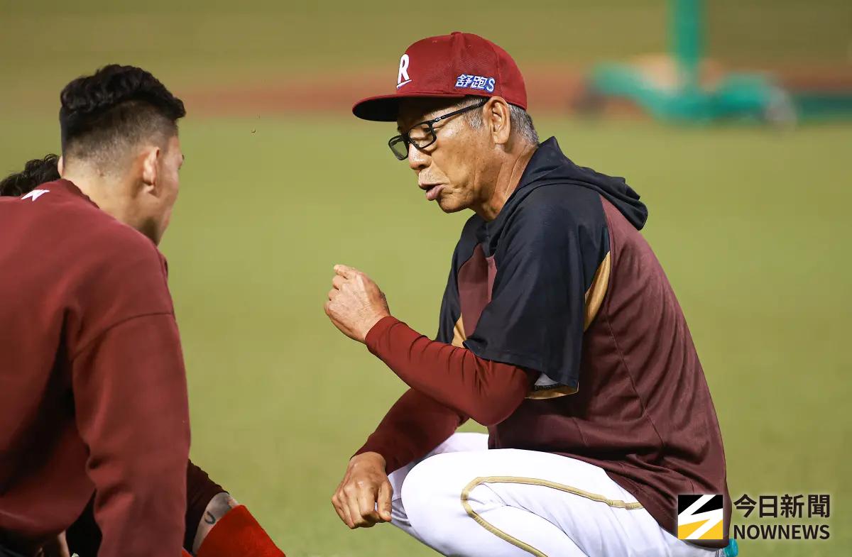 ▲樂天桃猿今日宣布簽下大專內野手許賀捷，總教練古久保健二賽前談到對這位新成員的印象，直言他的打擊能力很好。（圖／記者葉政勳攝 ,2025.08.03）