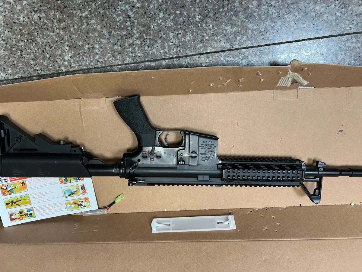 ▲警方查扣犯案用空氣長槍(圖／警方提供)