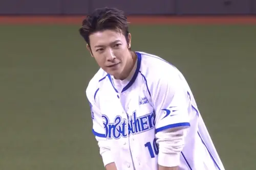 ▲SUPER JUNIOR-D&E成員李東海負責投球。（圖／翻攝自CPBL TV）