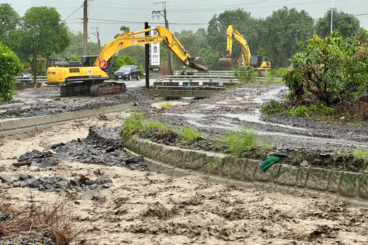 ▲西南氣流持續影響台灣，高雄茂林多納林道測站過去8天累積雨量達2697毫米，一周內下完整年的雨，寫下驚人紀錄，也讓災情頻傳。（圖／陳其邁臉書）