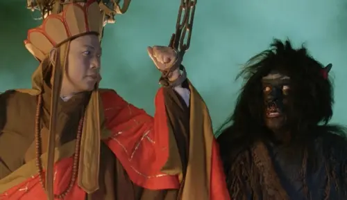 ▲羅家英(左)在周星馳的《西遊》系列中扮演話多囉唆的唐僧,坦言自己得了4次癌症。(圖/摘自HKMDB) ▲羅家英(左)在周星馳的《西遊》系列中扮演話多囉唆的唐僧,坦言自己得了4次癌症。(圖/摘自HKMDB)