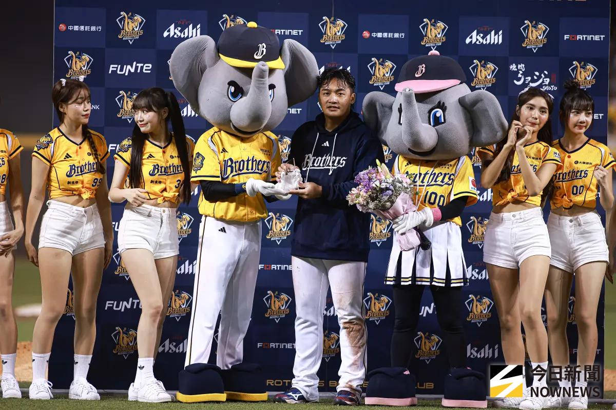 ▲中信兄弟靠著王政順、宋晟睿開轟，終場5：3橫掃樂天桃猿，中信兄弟本周末「CHANNEL B vol.2」K歌主題周3戰一共吸引96404人進場，也寫下例行賽單一系列賽新紀錄。（圖／記者葉政勳攝 ,2025.08.03）