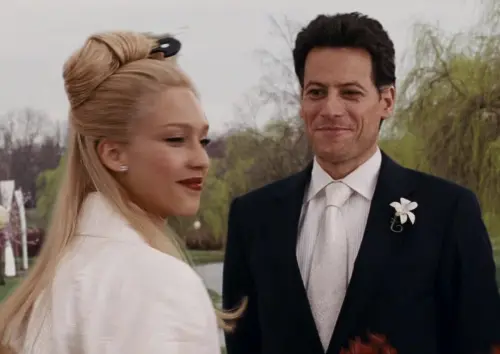 ▲尤恩葛魯飛（右）與潔西卡艾芭（左）在《驚奇4超人：銀色衝浪手現身》中結婚，看來相當登對。（圖／摘自IMDb）