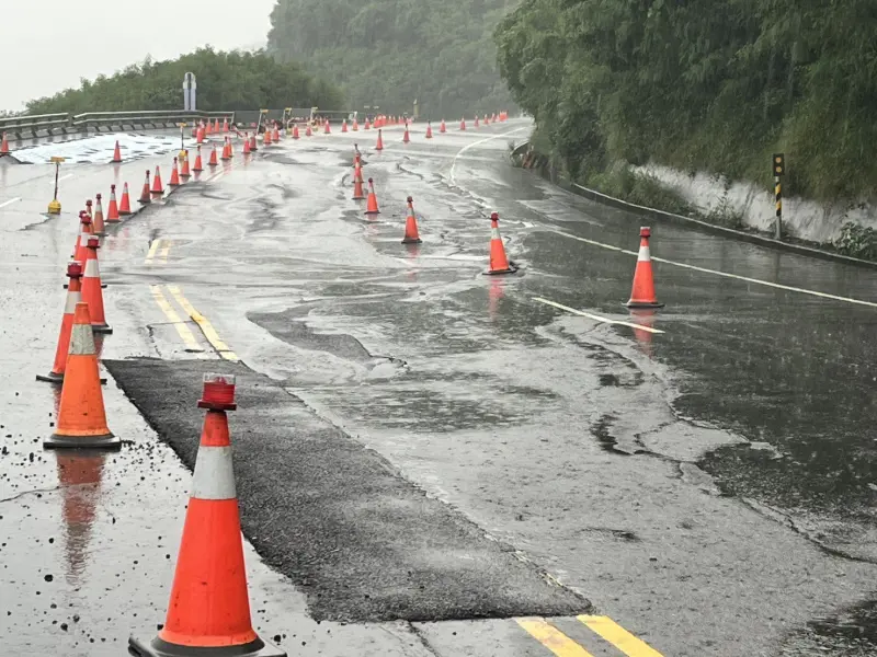 連日豪雨！省公路5路段邊坡土石坍方、雙向不通　13處預警性封閉