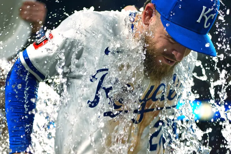 ▲延長賽一擊破局，伊斯貝爾（Kyle Isbel）首球建功。（圖／美聯社／達志影像）